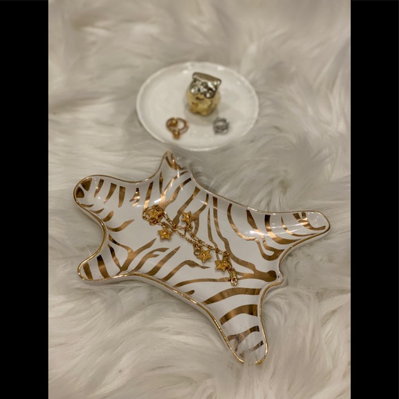 Jewelry - Gold and White Jewelry Trinket Dishes (2)